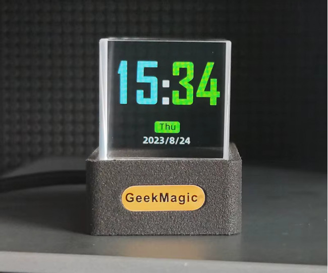 Прозрачный хрустальный смарт-куб GeekMagic GIFTV Crystal Holographic Desktop